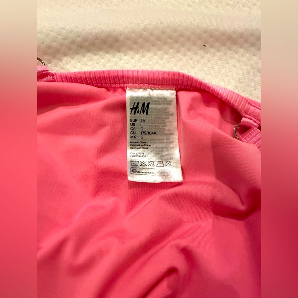 H&M Pink Ribbed One-Piece Bathing Suit - Picture 3 of 3